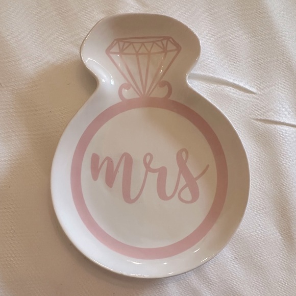 Other - Adorable “Mrs” Decorative Porcelain Dish - brand new 💍 💕